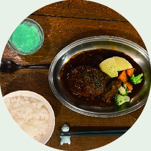 信州牛ビーフで作られた
デミグラスソースのハンバーグと湯俣ブルーのデザート